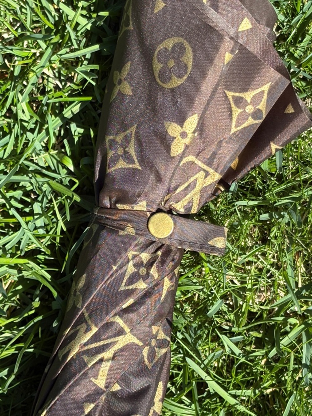 Vintage 70s Louis Vuitton Monogram Large Umbrella Wood Handle Brown and Gold - Picture 10 of 10